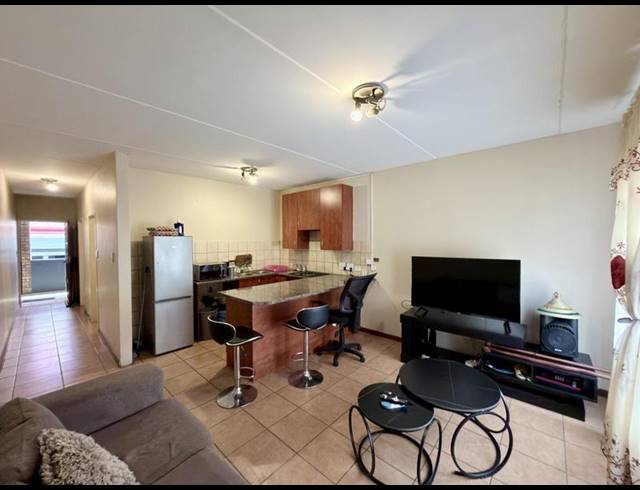 1 BEDROOM APARTMENT FOR SALE IN HALFWAY HOUSE